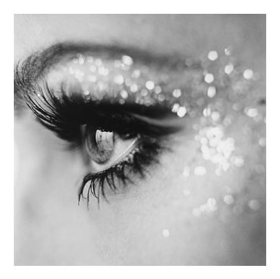 Glitter Tips for a Holiday Makeup Look