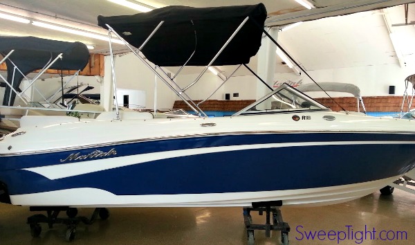 mariah R18 bowrider
