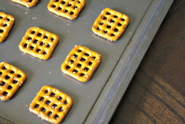 Easy Minions Pretzel Candy Recipe