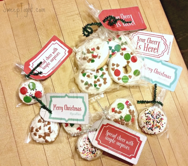 Spread Cheer and make it a holiday tradition! Ding-dong-ditch your neighbors with a basket of Betty Crocker cookies. #SpreadCheer