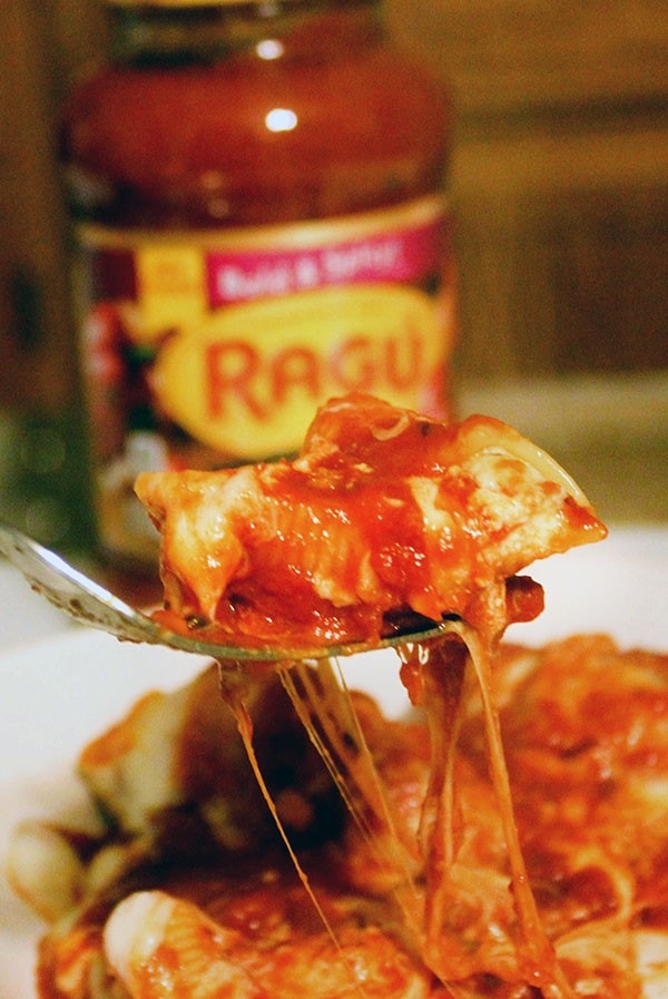 Easy Stuffed Shells Recipe with Spicy Sauce