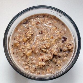 Simple Overnight Oats Recipe with Dark Chocolate