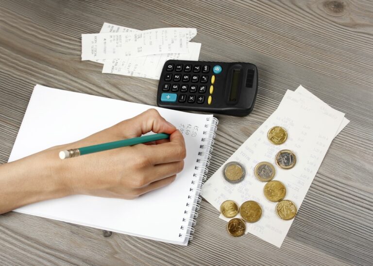 Best Way to Create a Budget and Stick to It