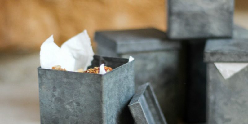 Granola in sheet metal tins for gifts