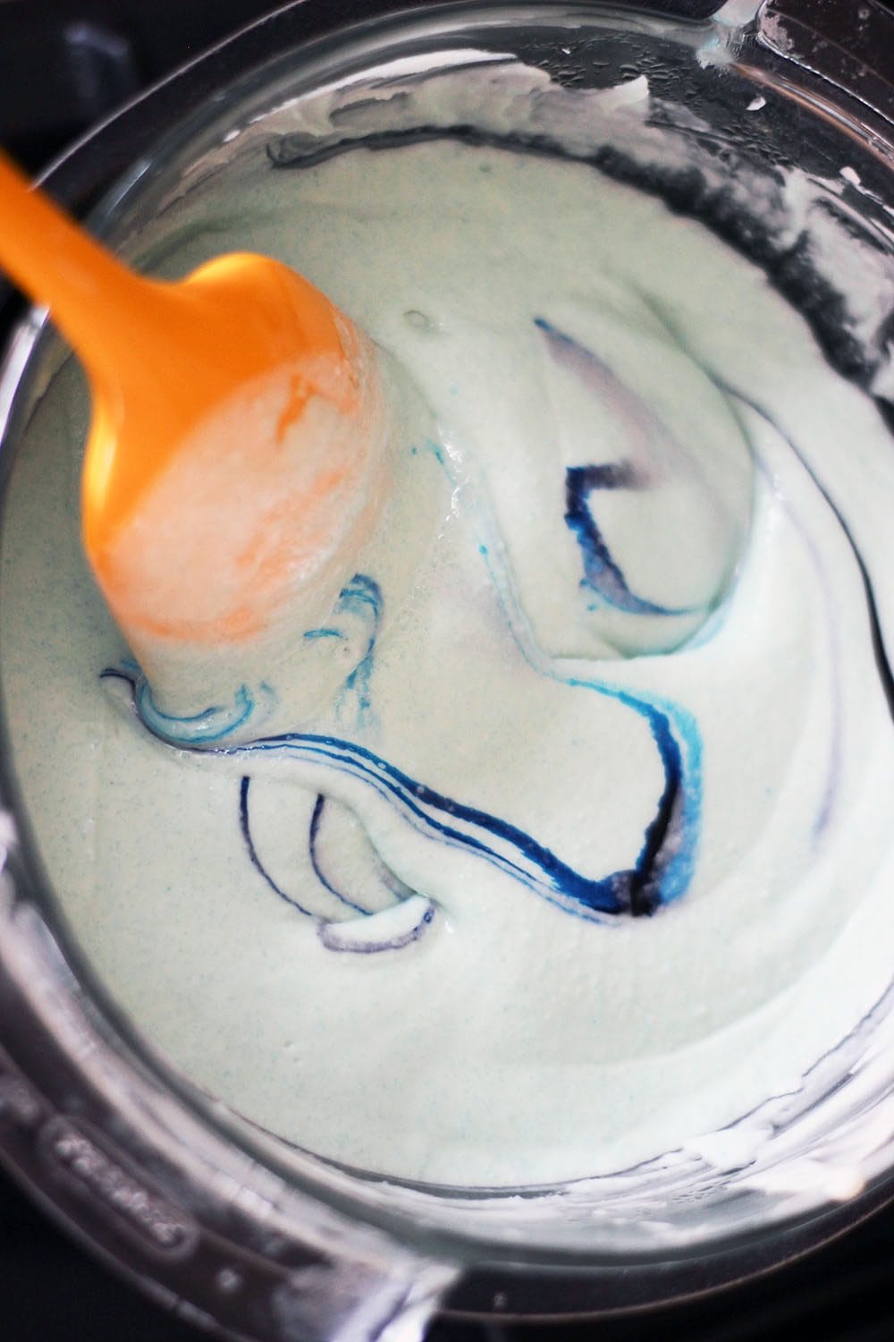 Melted almond bark for Smurfberry bark