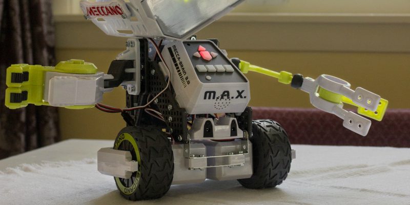 DIY Projects for Kids - The Coolest Robot in Town Meccano M.A.X. #Meccano #MAXRobot AD