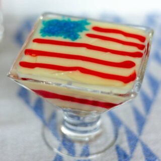 4th of July Desserts - Super Easy and Festive Pudding Parfaits #NILLASummerParty #IC AD