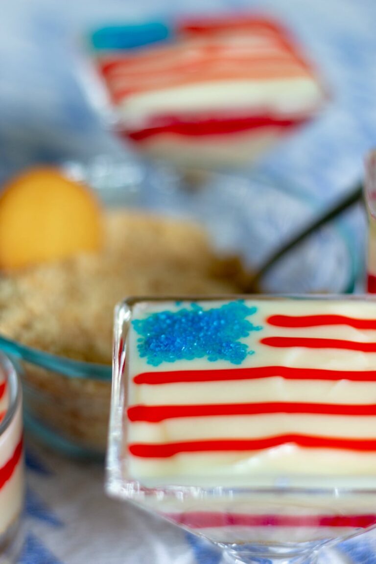 4th of July Desserts - Super Easy and Festive Pudding Parfaits #NILLASummerParty #IC AD
