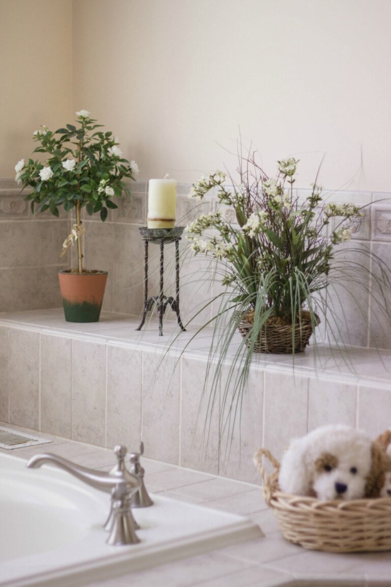 Gorgeous bath tub area