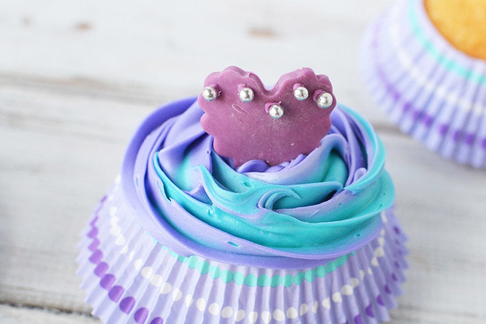 Heart bodice in the frosting on a cupcake.