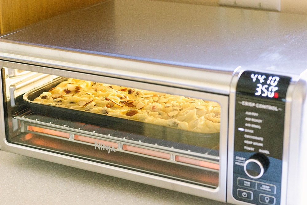 Cake in the Ninja Foodi Oven.