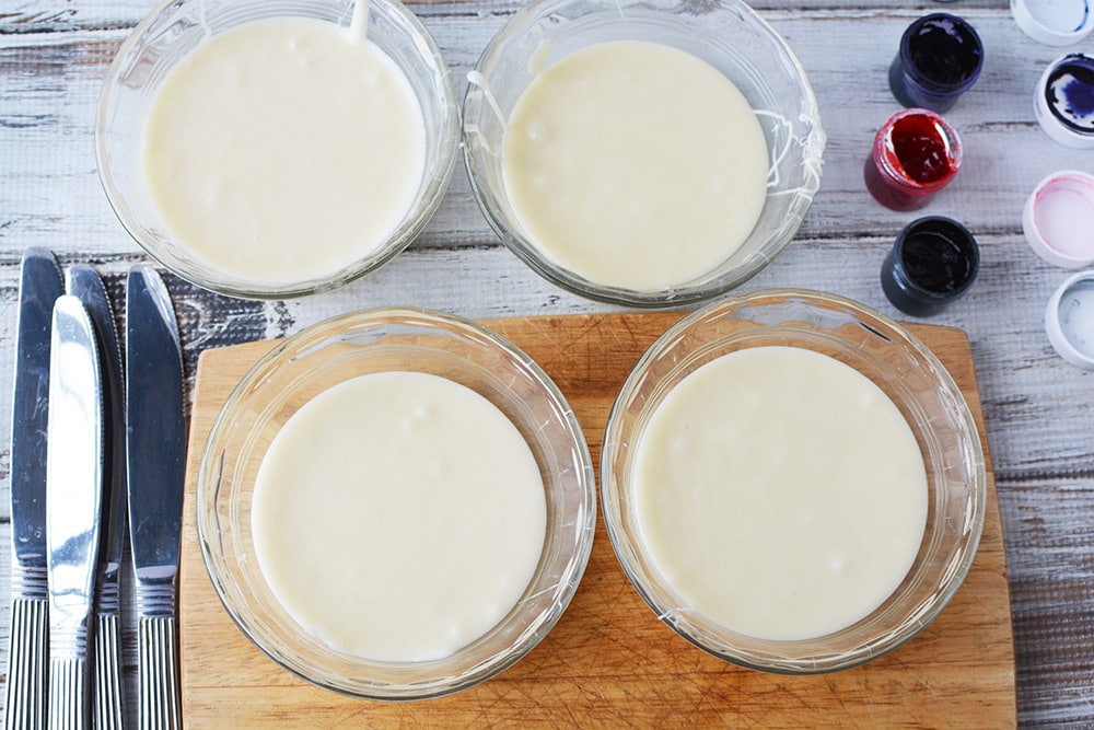Melted fudge in four bowls.