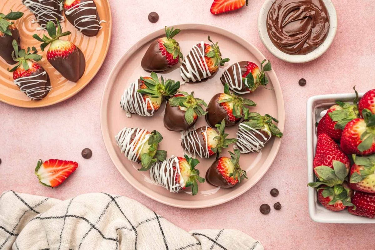 Strawberries covered with Nutella