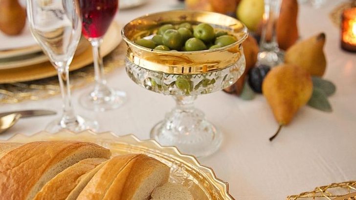 10 Dining Rules From The Past Few People Follow Now
