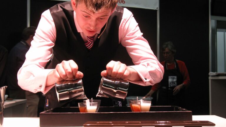 9 Insider Secrets Restaurant Servers Know but Diners Miss