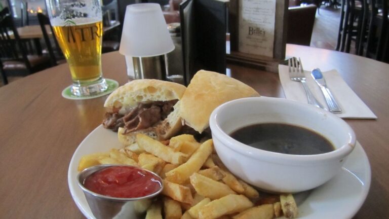 8 Classic U.S. Cafeterias Still Serving Comfort Food, Report Finds