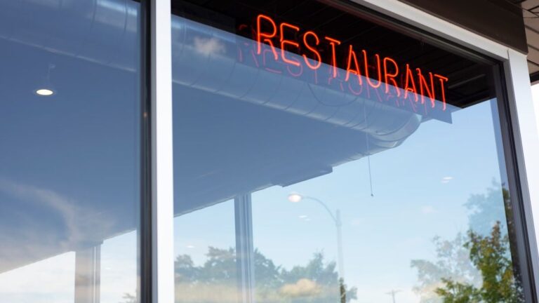 Top 10 Restaurant Scams Revealed By Insiders