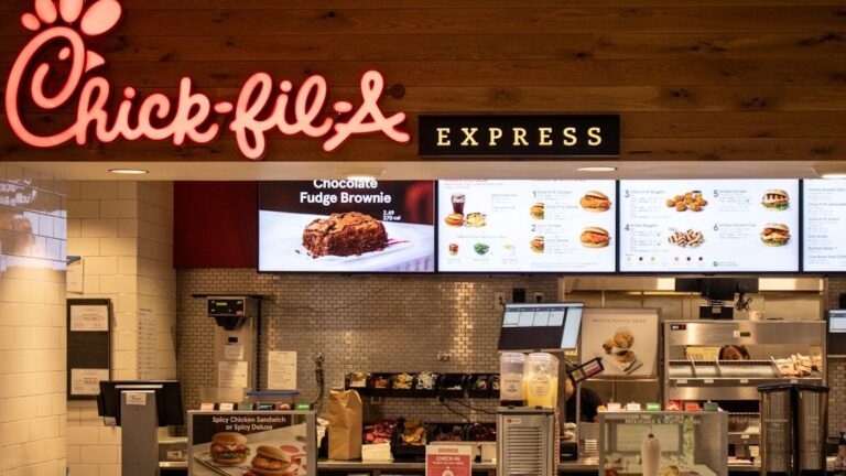 The Evolution of Dining - From Classic Diners to Delivery Apps, Data Shows