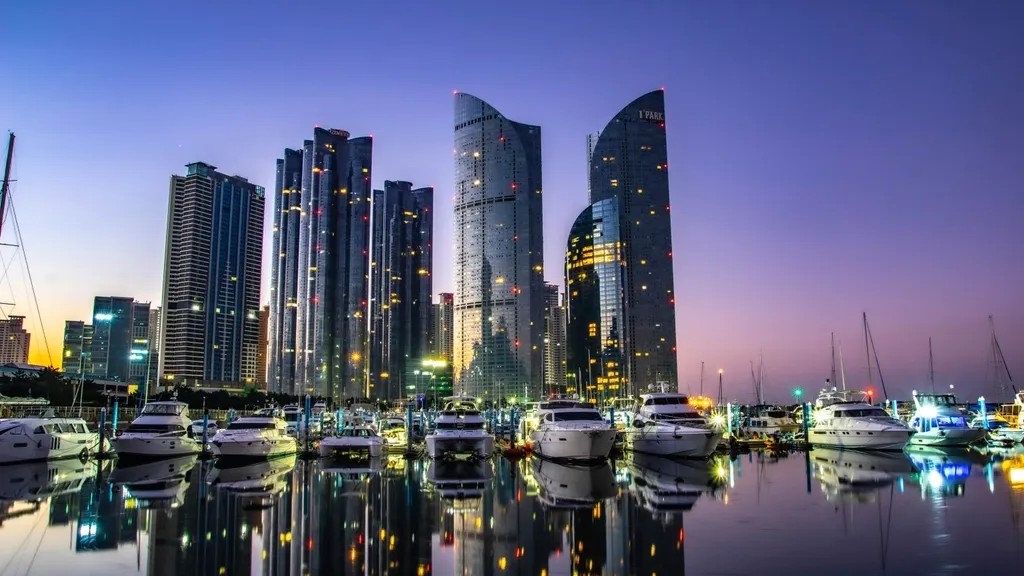 8 Countries Where Americans Felt Most Welcomed, Survey Finds