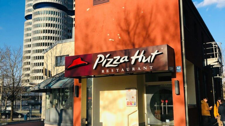 Where Middle-Class Families Most Often Chose to Dine Out in the 1970s