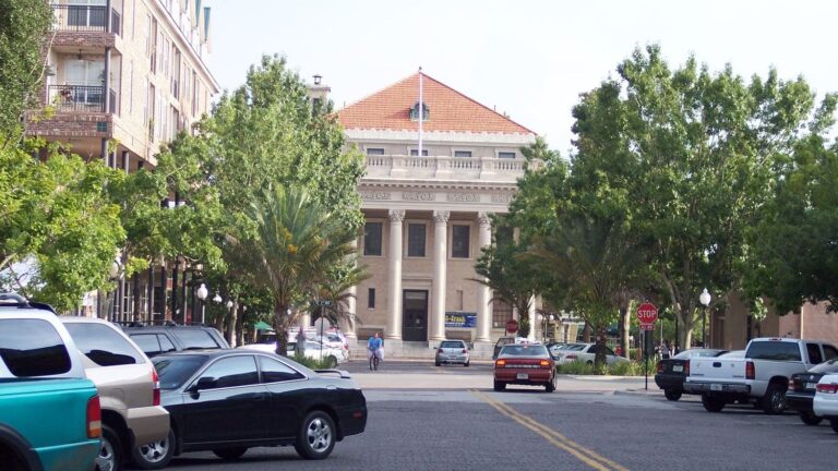 12 College Towns That Make Ideal Places to Retire