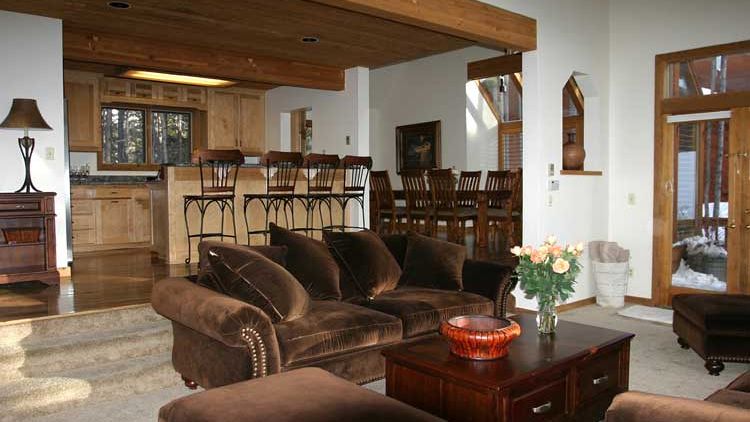 10 Things Guests Instantly Notice the Moment They Enter Your Home