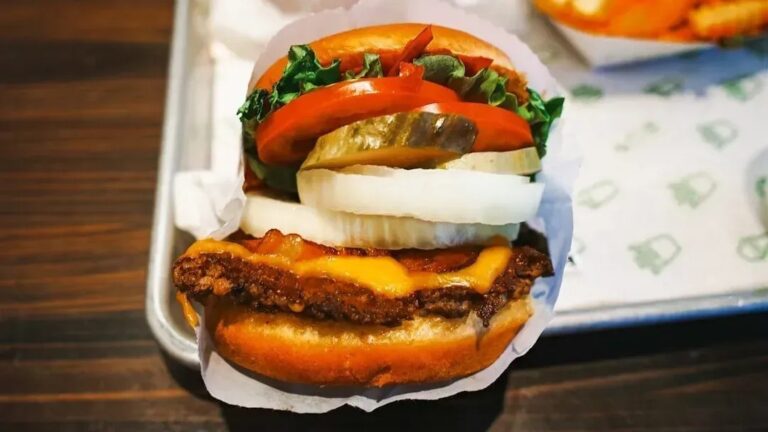 The 10 Chain Restaurants Most Often Slammed as Overpriced Across the U.S.