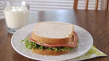 9 Nostalgic Road-Trip Meals Middle-Class Families Enjoyed in the 1960s
