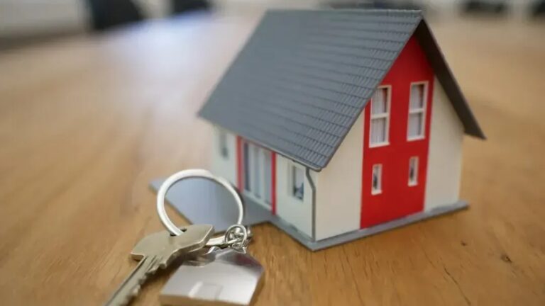 Why Some Homes Just Won't Sell, According to Real Estate Agents