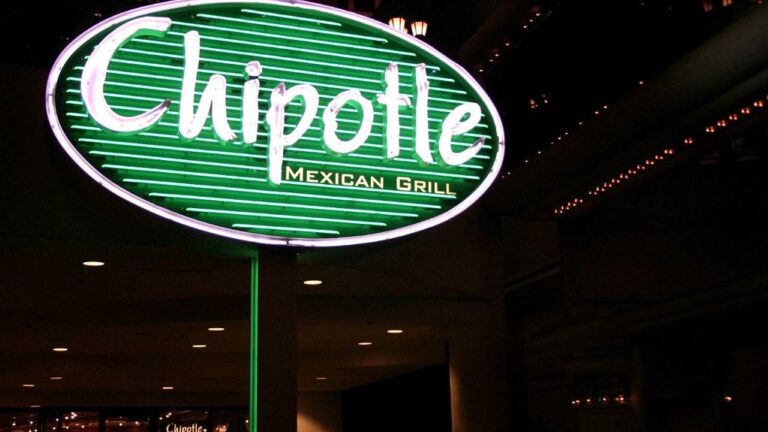 The 10 Chain Restaurants Americans Say Are the Most Overpriced Today