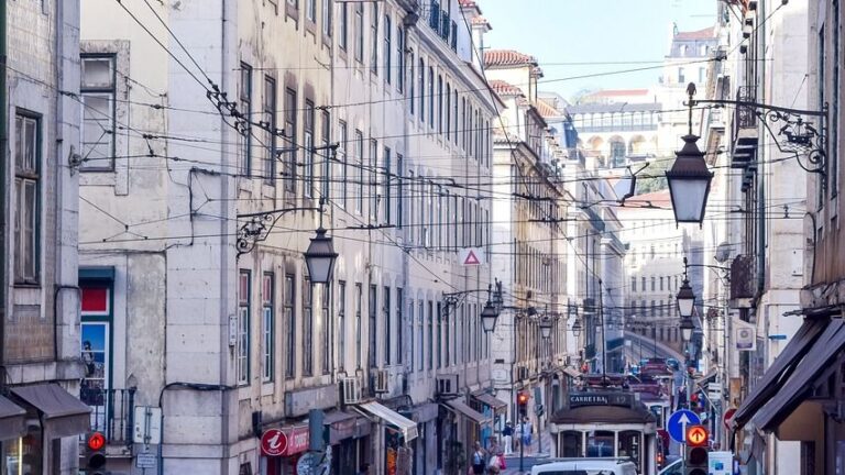 5 Countries Where Americans Can Live Well on $500 to $1,000 a Month