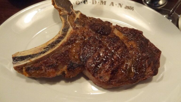 4 Steakhouse Dishes Chefs Love - and 2 They Say Are Overrated