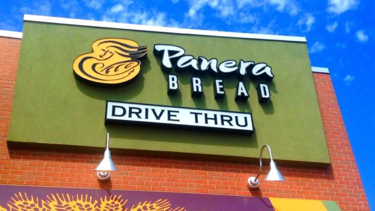 5 Fast-Food Chains That Still Make Everything From Scratch, According to Experts