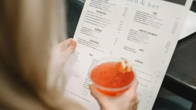 7 Menu Red Flags Chefs Say Mean You Should Walk Out