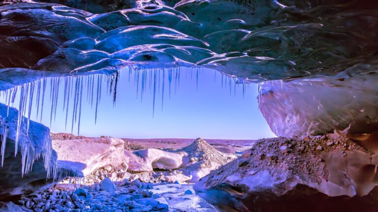 12 Tourist Destinations That Are More Dangerous Than They Seem