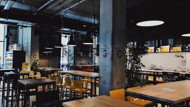 7 Restaurant Red Flags Chefs Say Mean You Should Walk Out