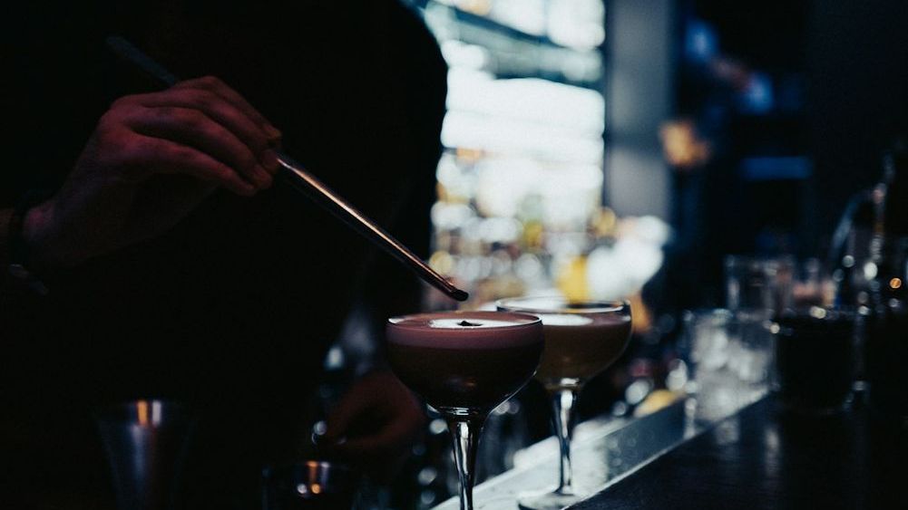 8 Things Bartenders Notice About You Before You Even Order