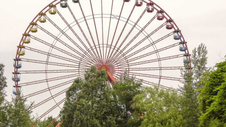 Dollywood Shuts 2 Parks as Regional Amusement Industry Faces $5 Billion Crisis