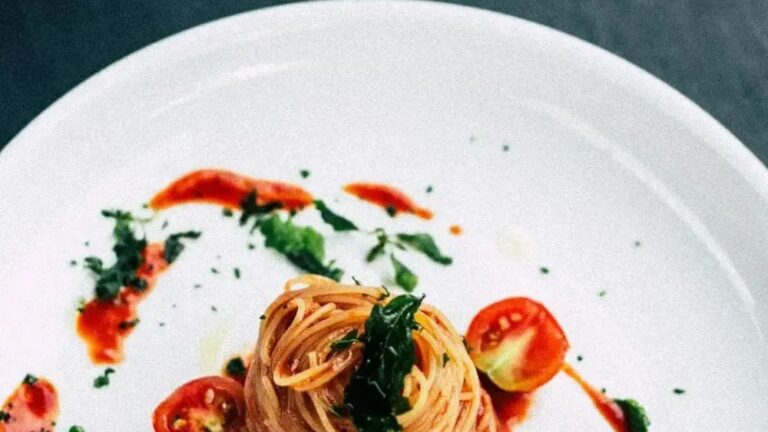 11 Details Chefs Say Restaurant Guests Rarely Ever Notice