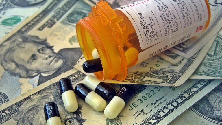 What the Average Middle-Class Retiree Spends Each Month at Age 68