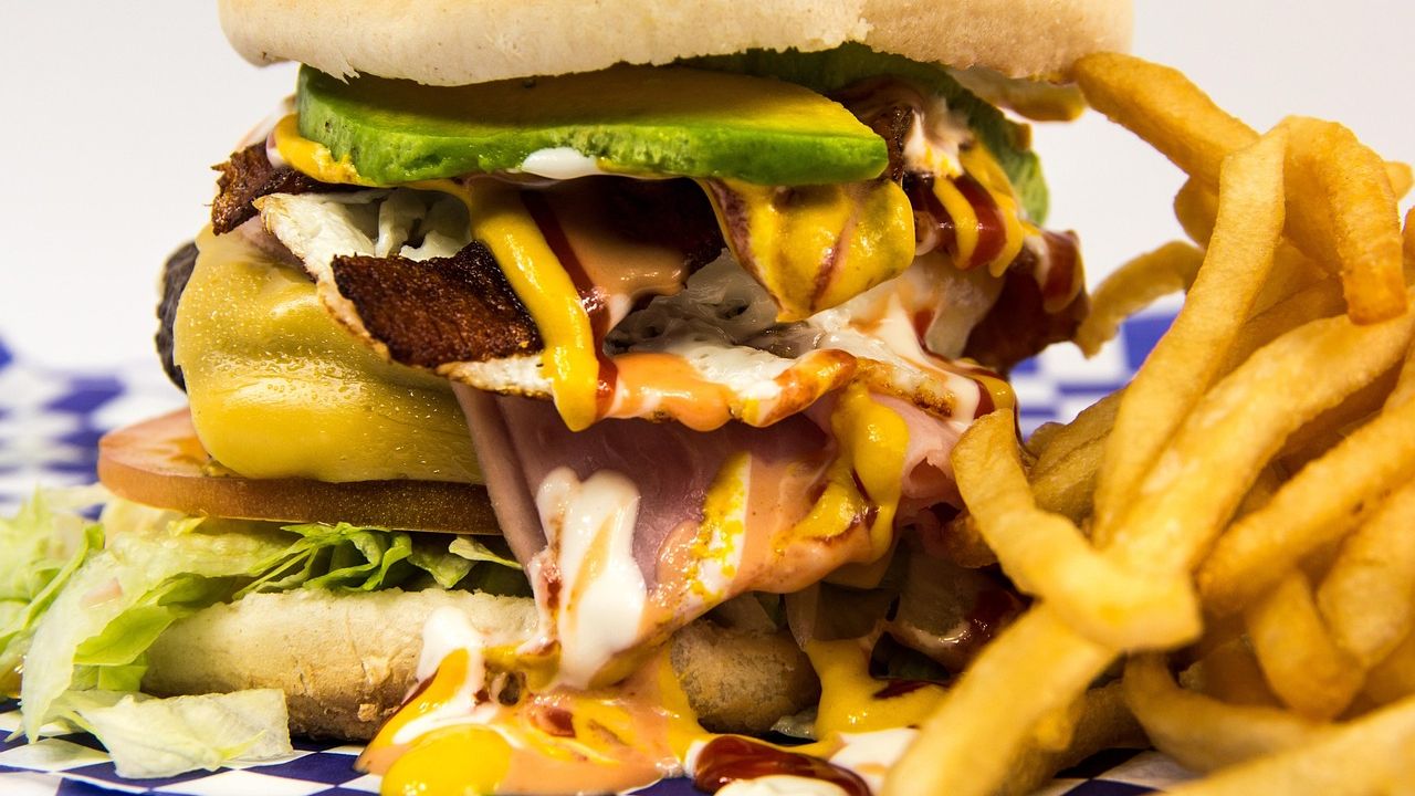 The 8 Fast-Food Insider Hacks Employees Say Only Regulars Know