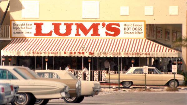 If You Grew Up in the '60s or '70s, These Lost Restaurant Chains Will Look Familiar