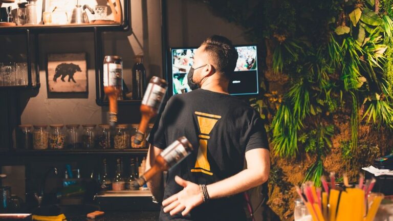 8 Things Bartenders Can Tell About You Before You Even Order
