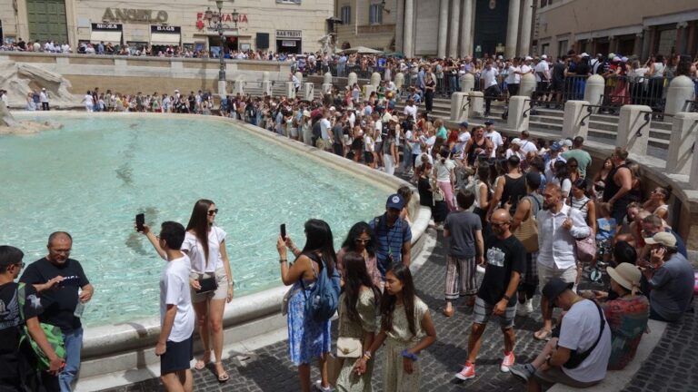 The 10 Most Disliked Tourist Attractions in the World, According to Real Reviews