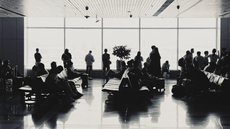 The 15-Minute Layover Problem: Why Airlines Are Cutting Connection Times