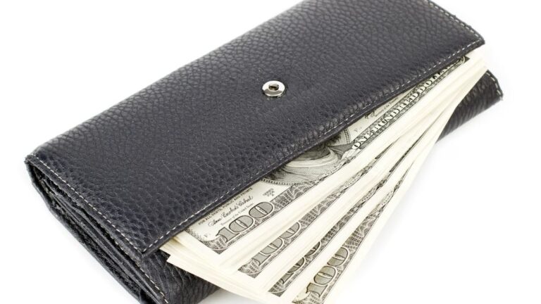 The Retirement "Kiss of Death": 4 Money Habits That Can Drain Your Savings Faster