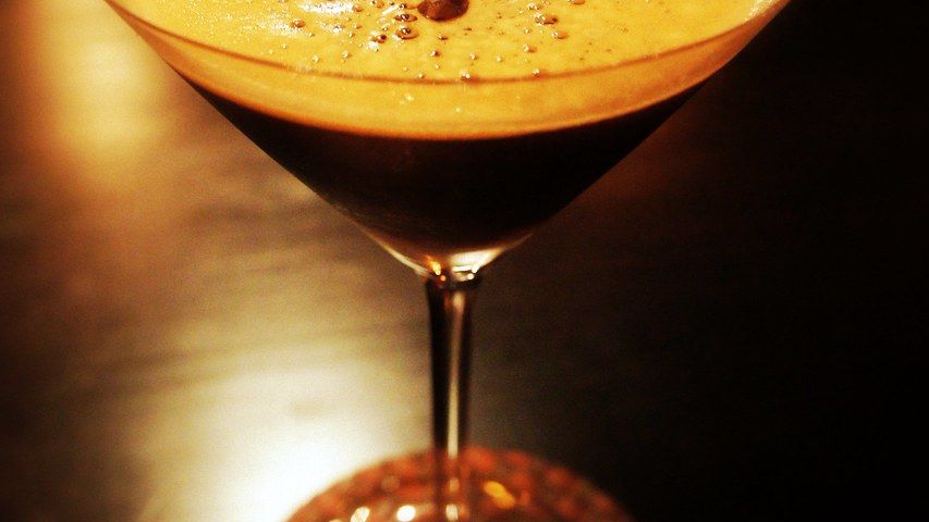 What Your Go-To Drink Instantly Signals to a Bartender