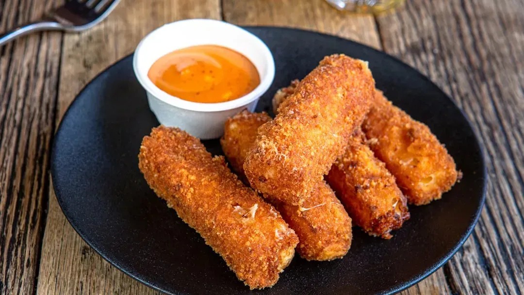 The Don't-Order List: 9 Chain Restaurant Appetizers Servers Say Aren't Worth the Price