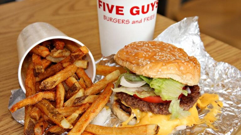5 Fast Food Chains That Really Prepare Food from Scratch