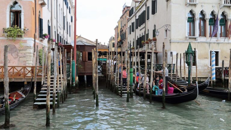 Think Twice Before Booking: 13 Tourist Destinations Travelers Say Disappointed Them